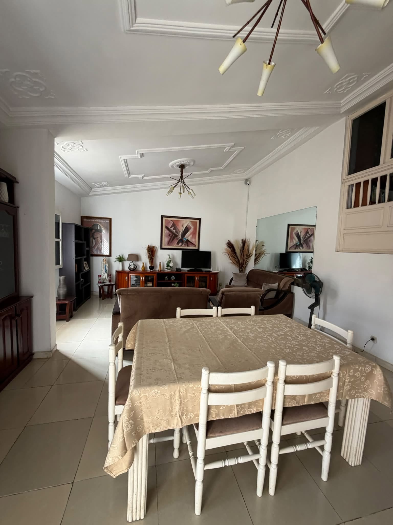 Séjour et espace salle à manger
