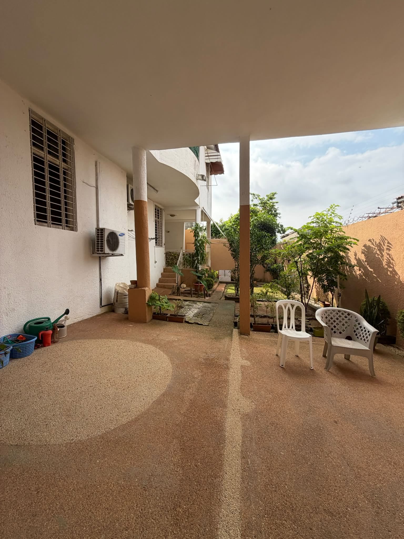 Terrasse et jardin de la villa